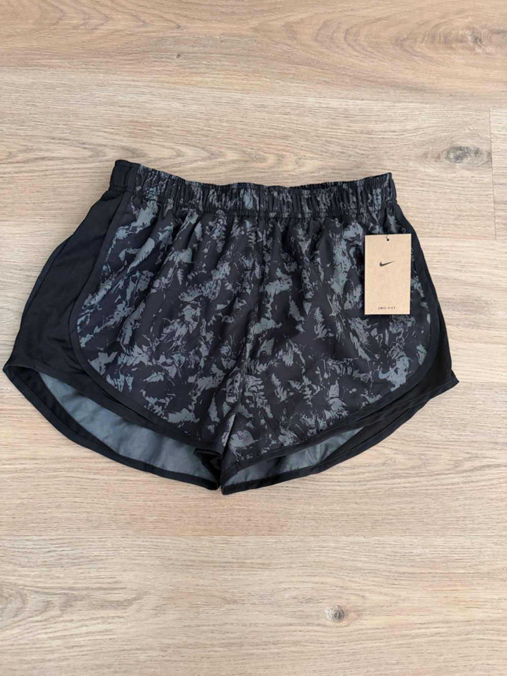 Nike Women's Black & Gray Printed Athletic Dr Fit Shorts Size Medium